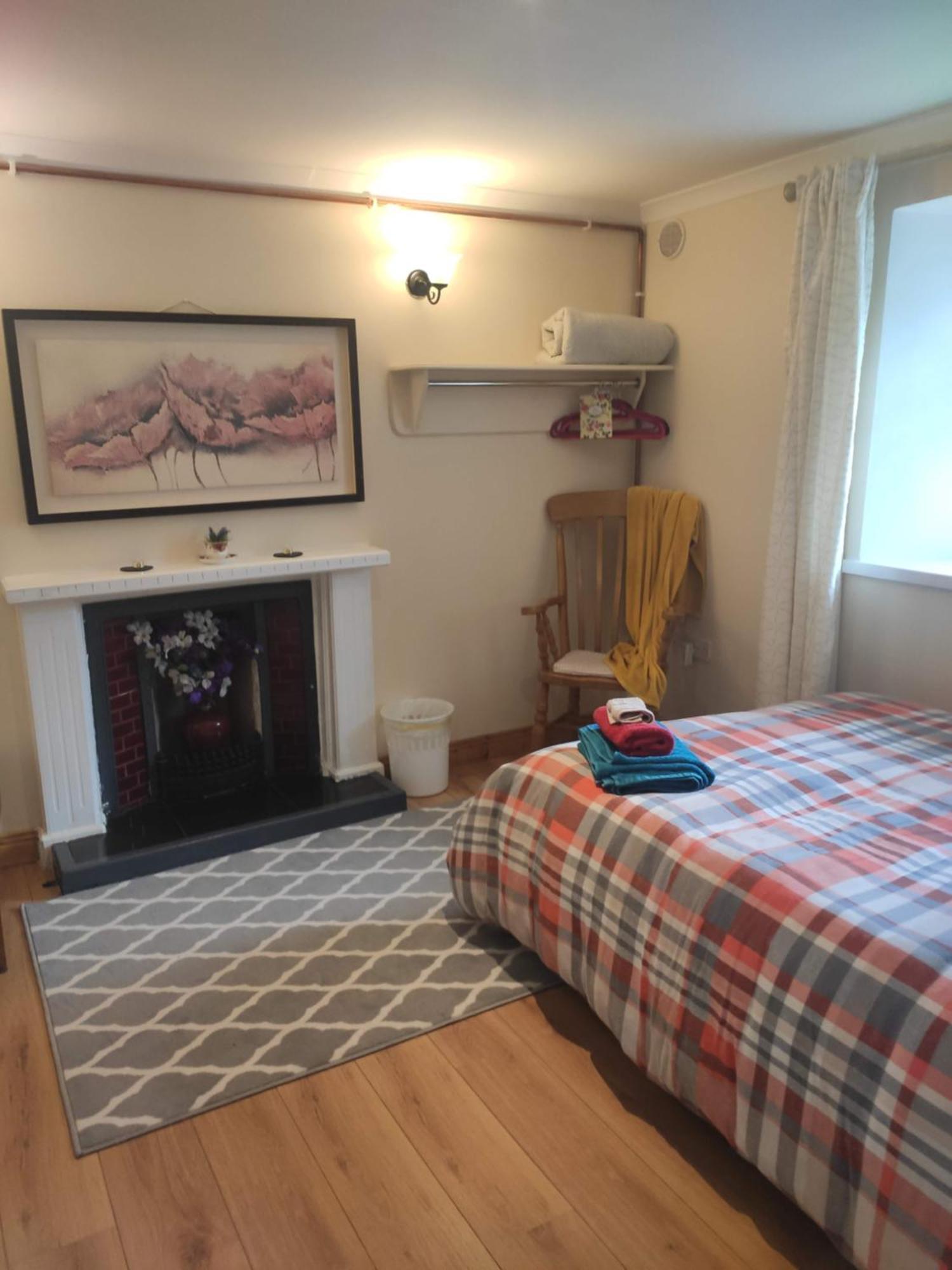 Bernie'S Place Castlebar Bagian luar foto